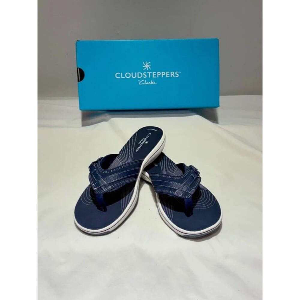 NWT Clarks Cloudsteppers navy thong sandals Size 9